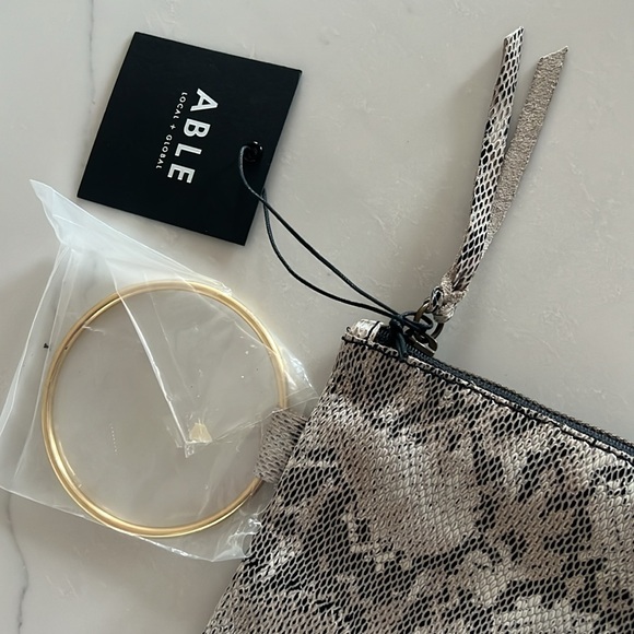 ABLE clutch/wristlet - Picture 2 of 4